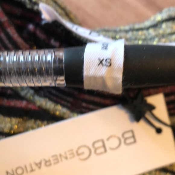 BCBG pullover tunic, burgundy, gold stripe, XS - Picture 5 of 7